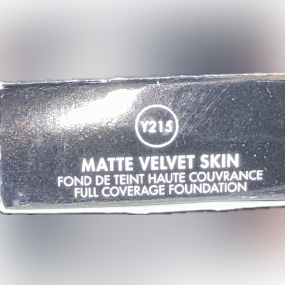 NIB MATTE VELVET SKIN LIQUID Y215 Yellow Alabaster FULL COVERAGE FOUNDATION - Picture 2 of 6